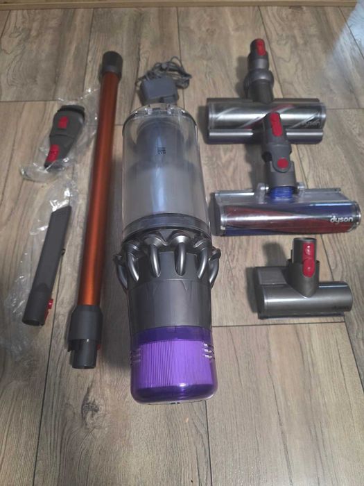 Вертикална прахосмукачка Dyson v11