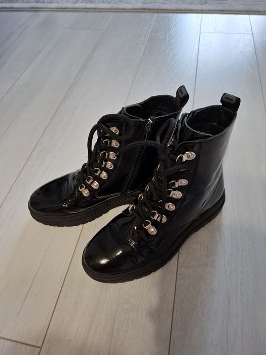 Продам весенние ботинки на девочку.