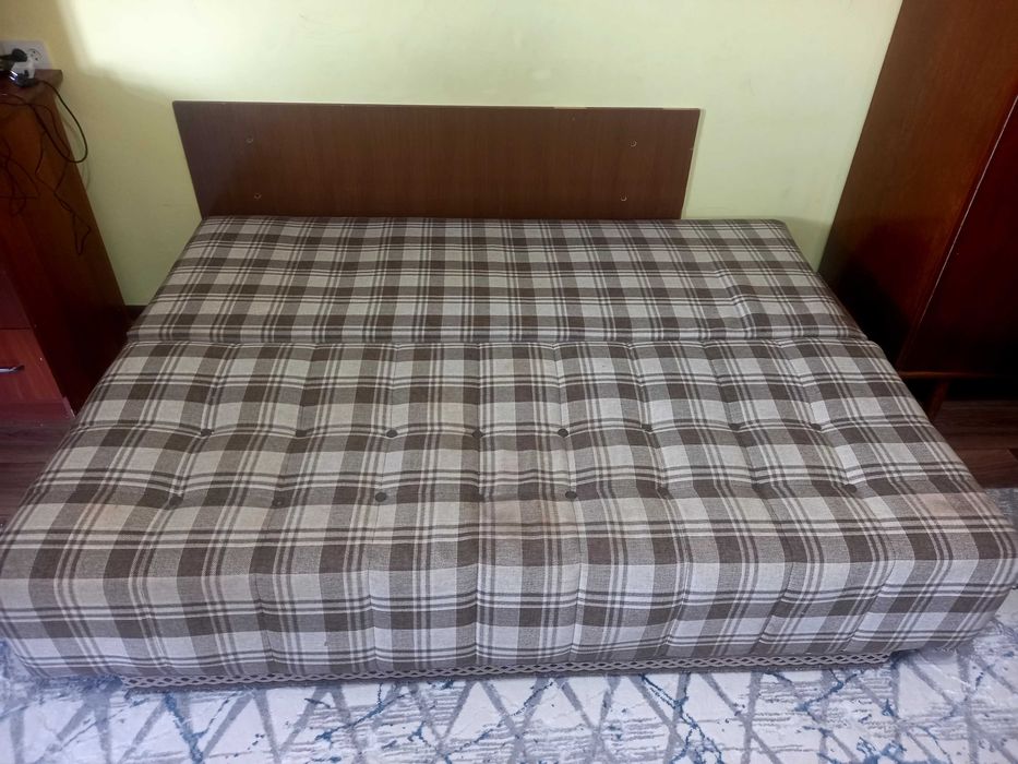 Диван-кровать большой