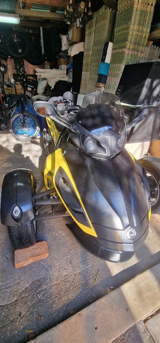 Vând schimb can am spyder bombardier