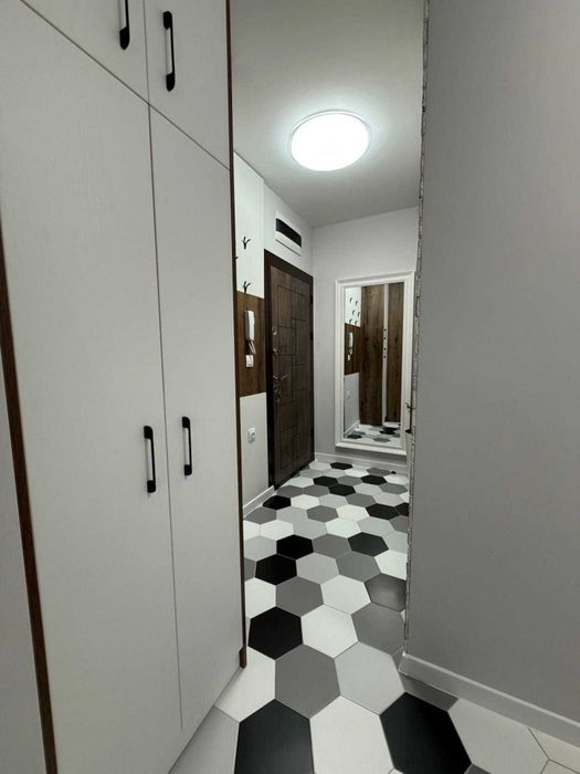 Тристаен Апартамент, Смирненски