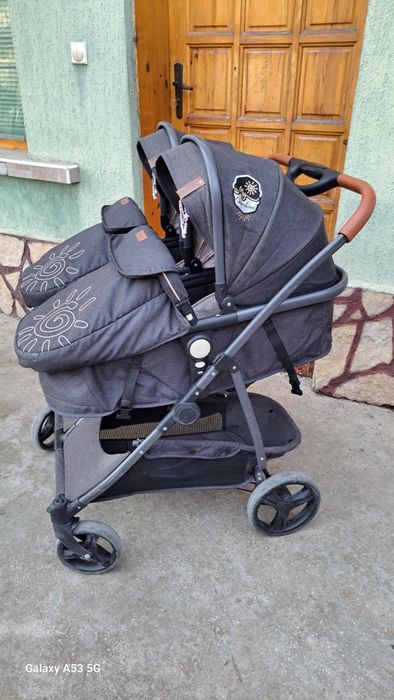 Комбинирана количка за близнаци и кошчета за кола в комплект