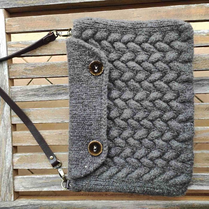 Стилна вълнена чанта с кожена дръжка, ръчно изработена