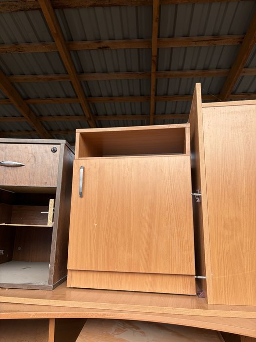 Продам тумбочки, столы