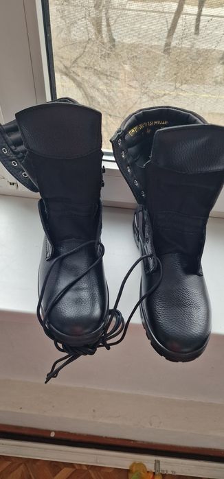 Продам берцы новые 42размер