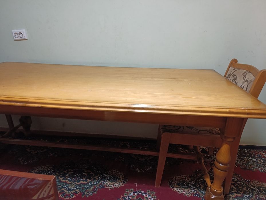 Продаётся деревянные литой стол
