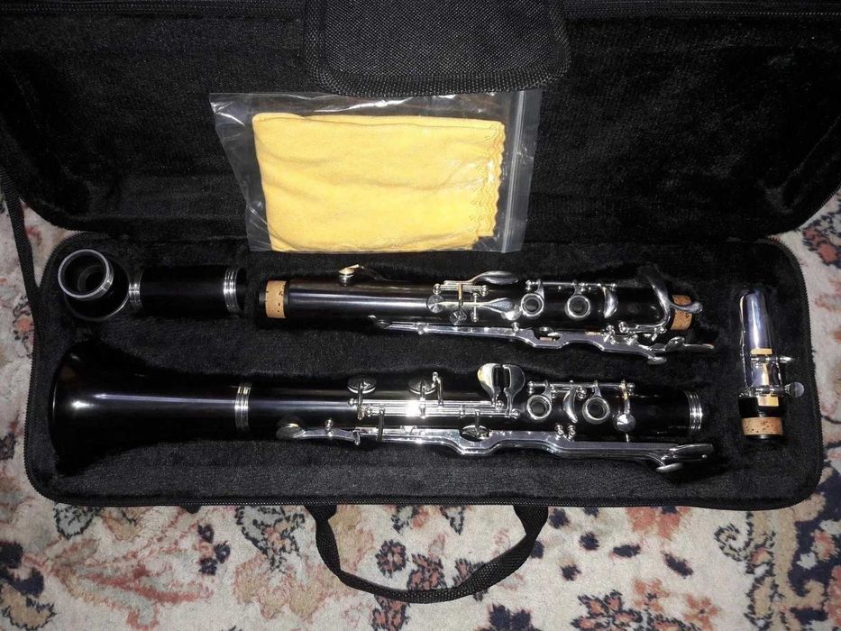 Чисто нов дървен сол кларинет