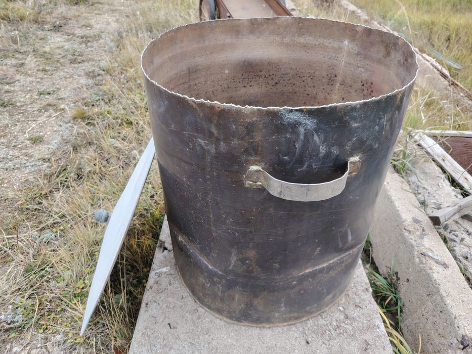 Продам  металлическую ёмкость