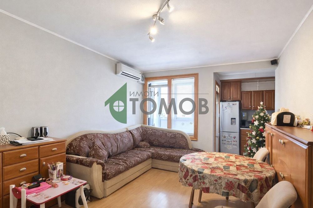 Просторен тристаен апартамент в района на Центъра