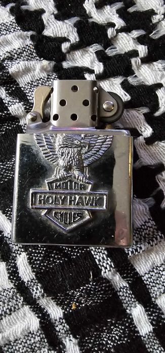 Bricheta zippo fara capac inscriptionata HOLY HAWK
