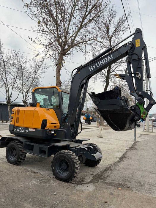 Колесный мини экскаватор Hyundai HW60