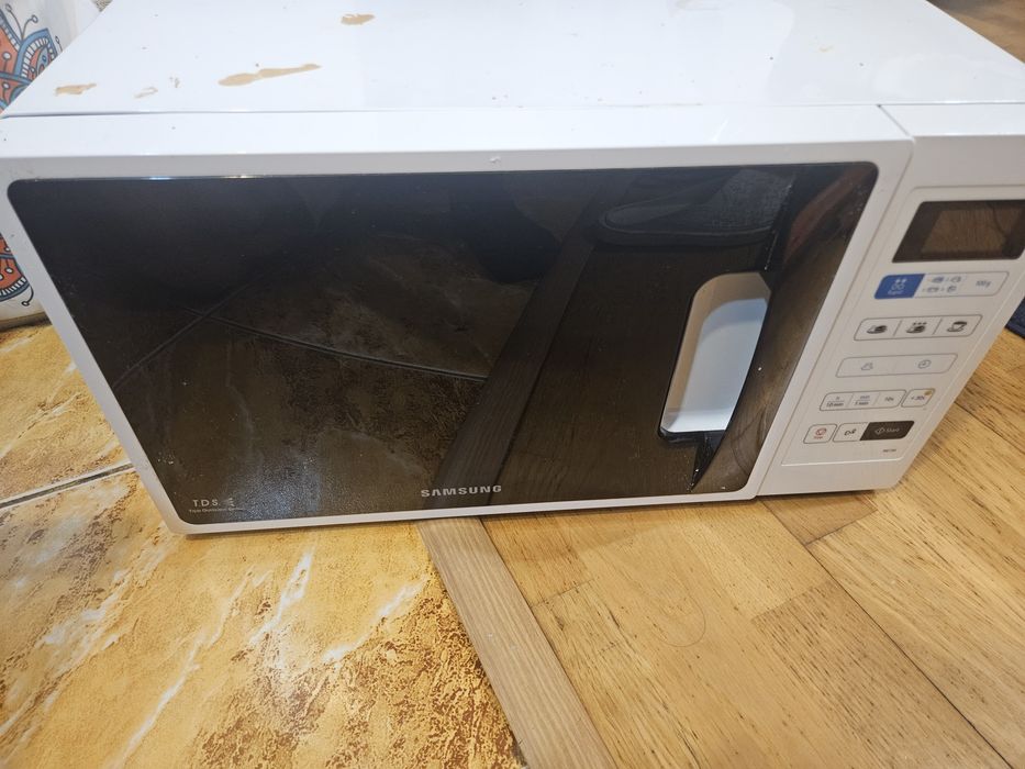 Cuptor cu microunde defect