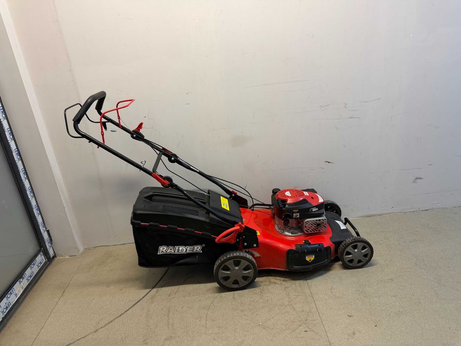 075007 Косачка бенз. самоход 3.7kW 56cm 22" 70L 3000m2 RD-GLM12