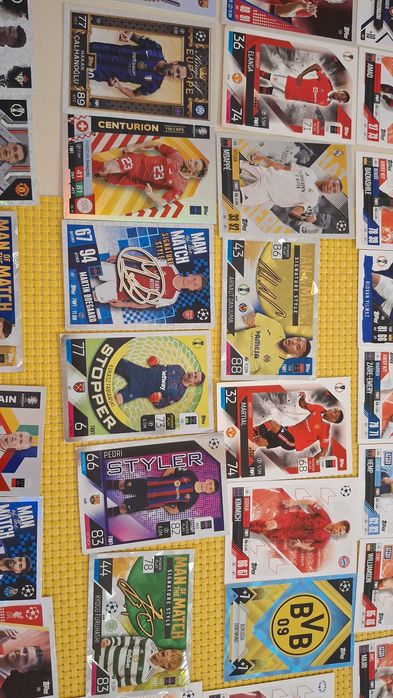 Продававм футболни карти на topps match attax различни видове