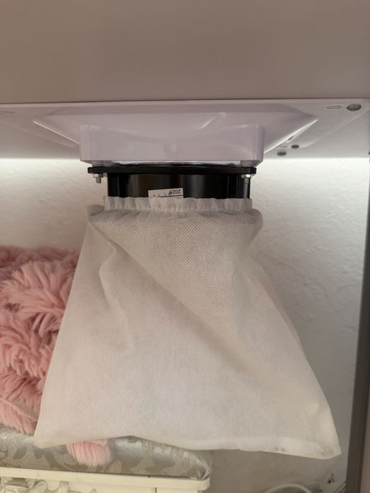 Masa pentru unghii , + aspirator + toate produsele necesare pentru unghii