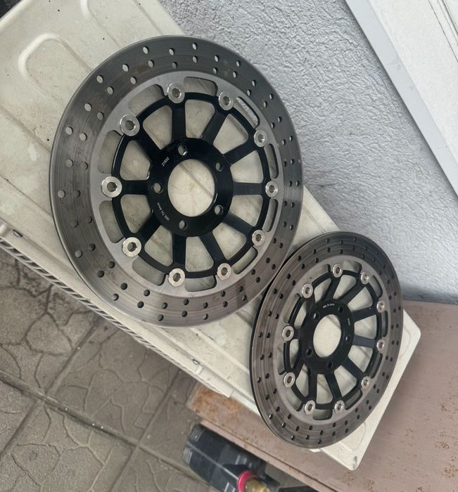 Чисто НОВИ предни спирачни дискове Suzuki 310mm