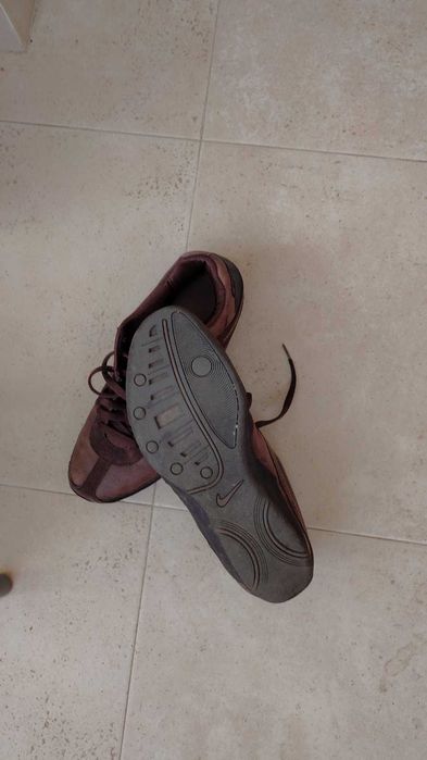 Продавам мъжки обувки маратонки естествена кожа Nike
