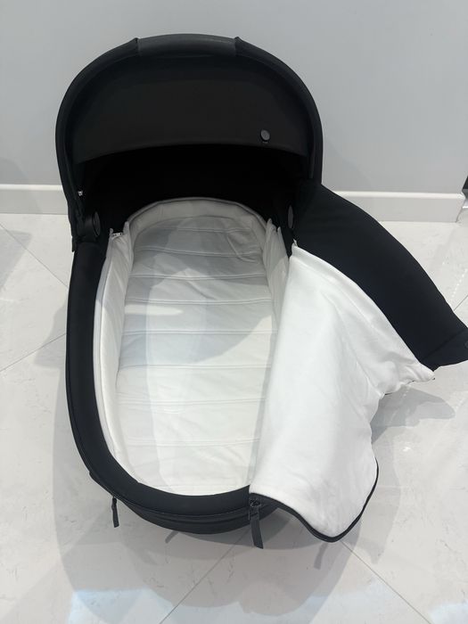 Cybex Priam 4 кош за новородено  Sepia Black