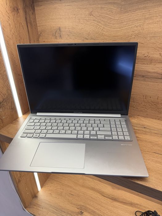 Asus VivoBook 16