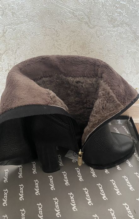 Продам женские сапоги