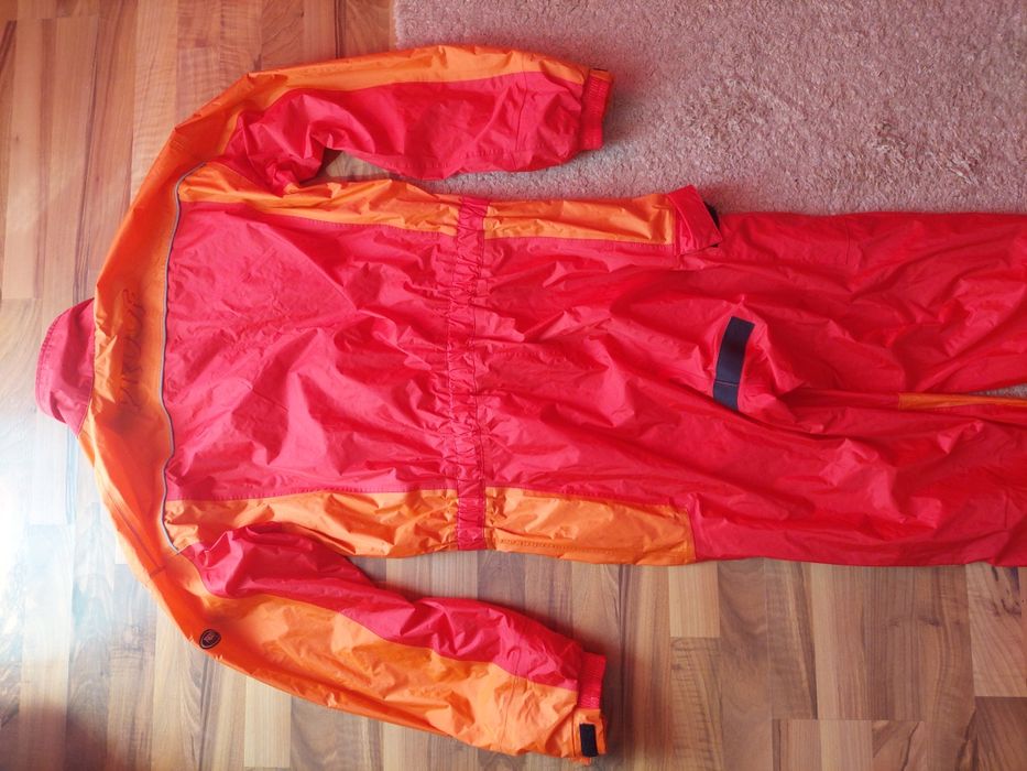 Combinezon dintr-o bucata,costum de ploaie ,marime 2xl