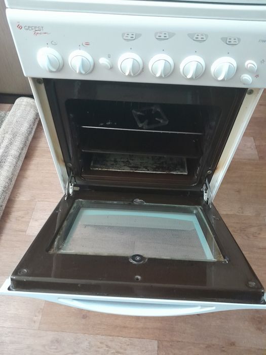 Газплита с духовкой и гриле.