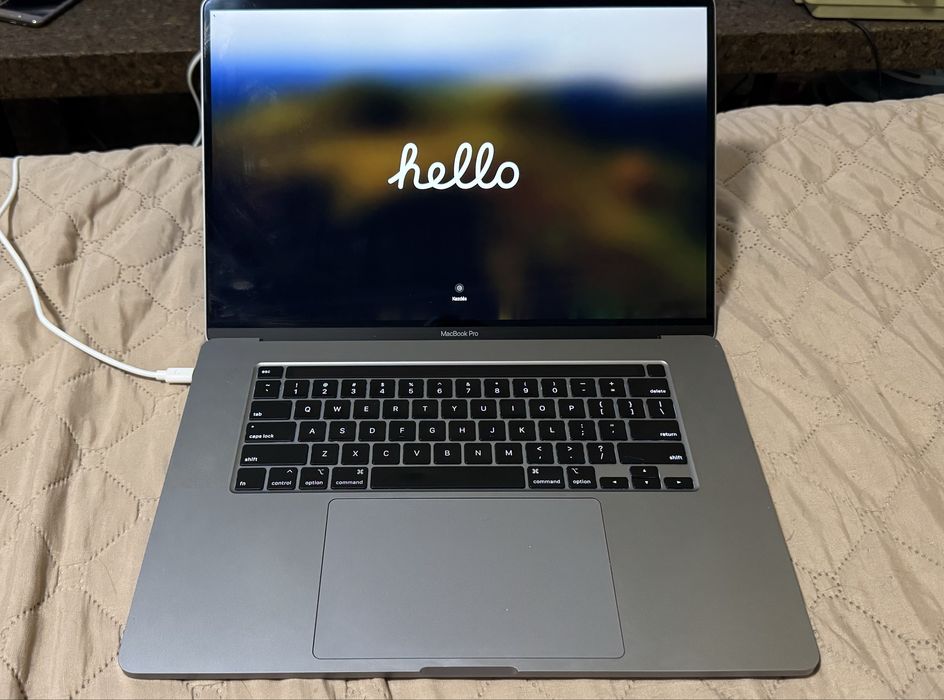 Macbook Pro 2019 Intel I7 32GB RAM 512SSD 16”