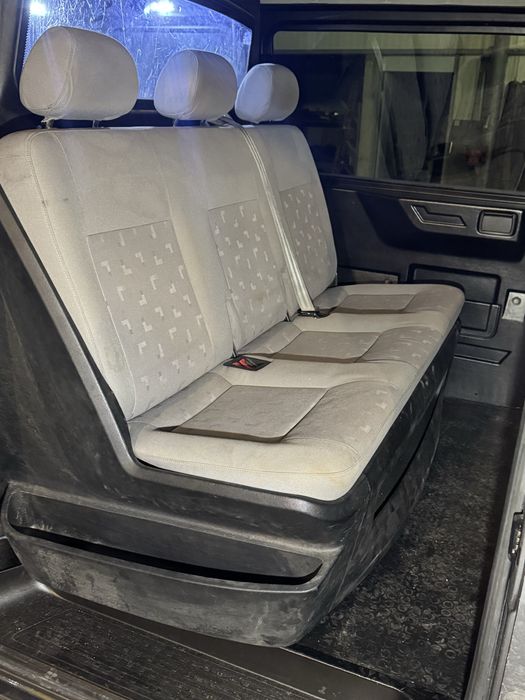 Декоративна облицовка за втори ред седалка VW T5 T6