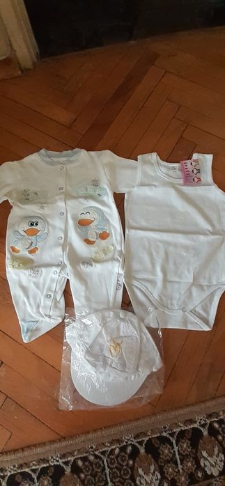 Бебешки лот-боди, гащеризонче, шапка и гризалка