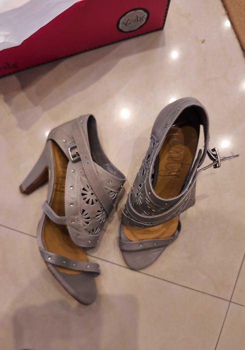 Нови дамски сандали от ест. кожа 38 н.