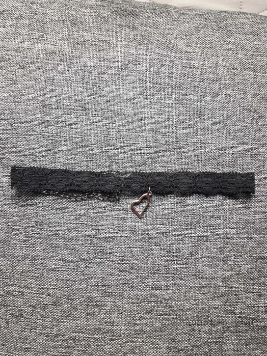 Дантелен чокър със сърце и велурен чокър с мъниста