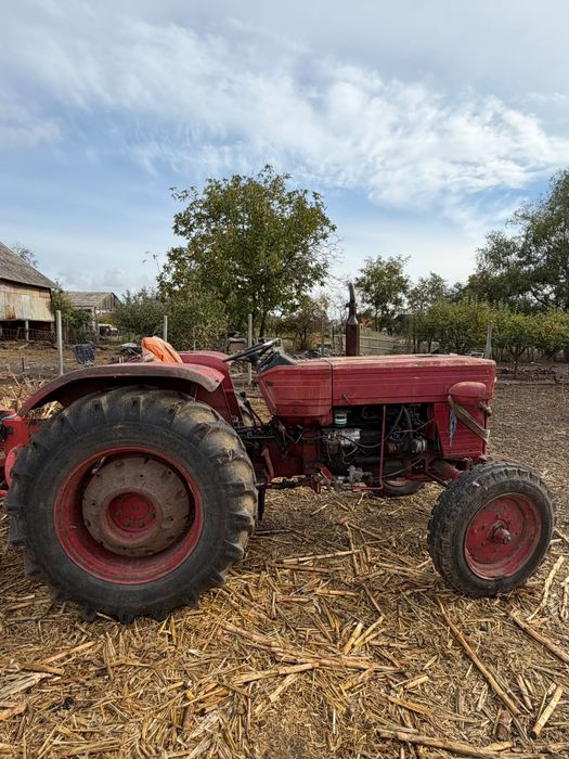 Vând tractor 550