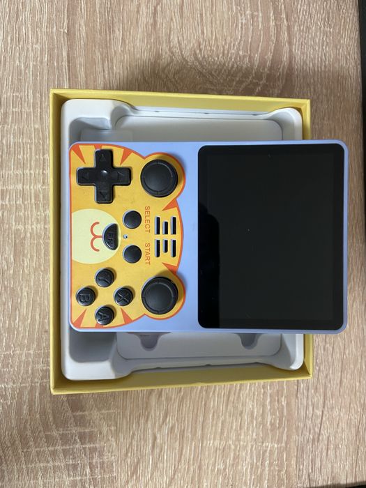Powkiddy RGB20S — портативная ретро консоль с экранами и джойстиками