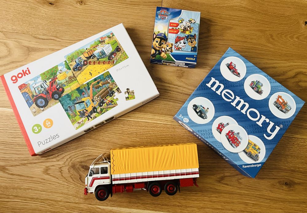 Лот играчки за дете