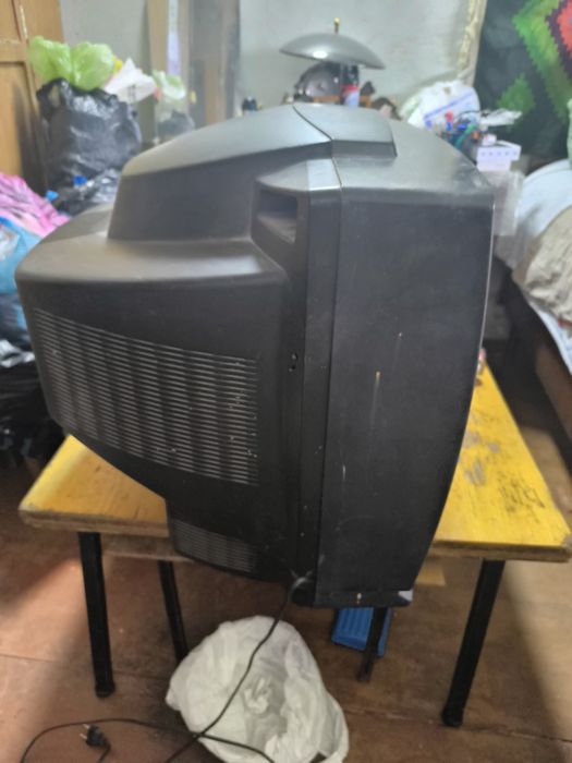 Продам телевизор LG с игровой приставкой в рабочем состоянии диагональ