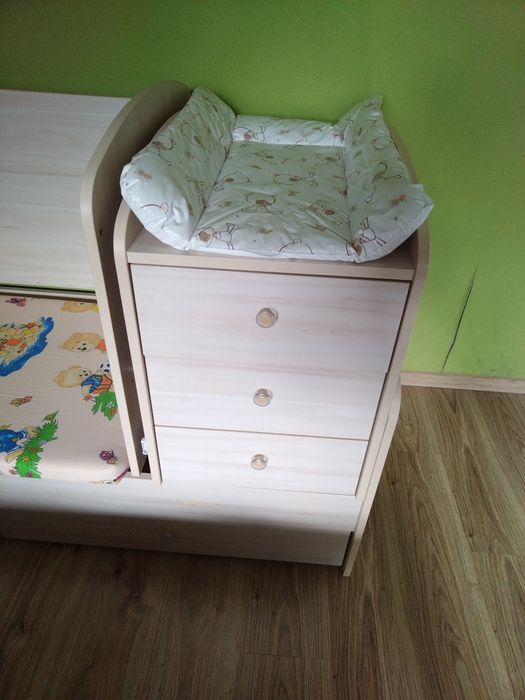 Продавам Бебешка кошара