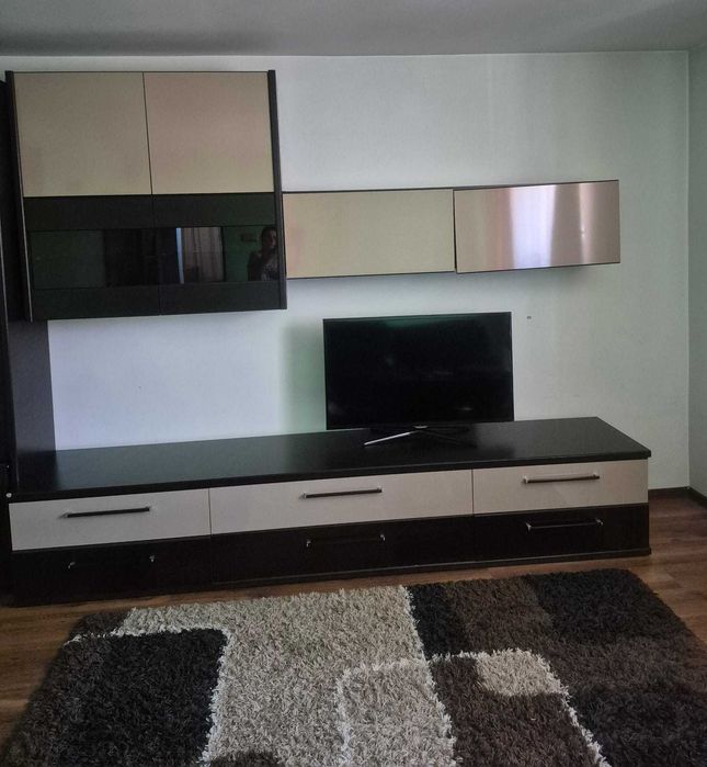 Vand mobila living