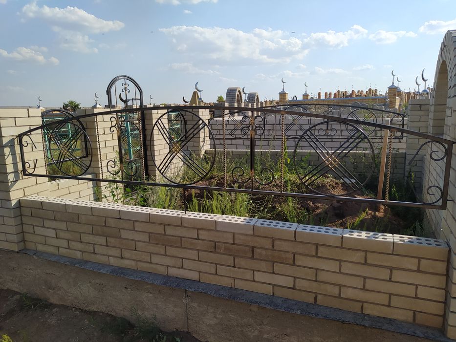 Ритуальные ограды, мазары.