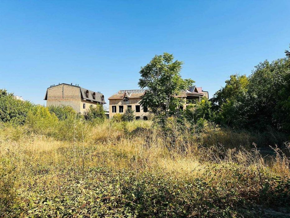 Коммерческое здание 2898 м², участок 50 соток, фасад 120 м