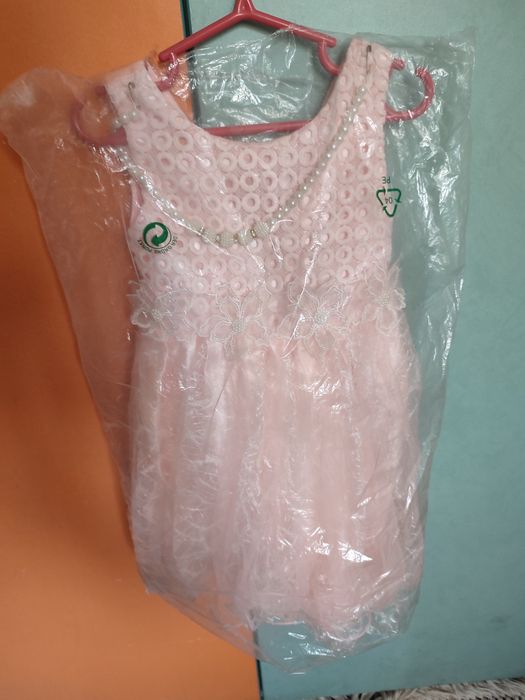 Продам новые детские платьишки .