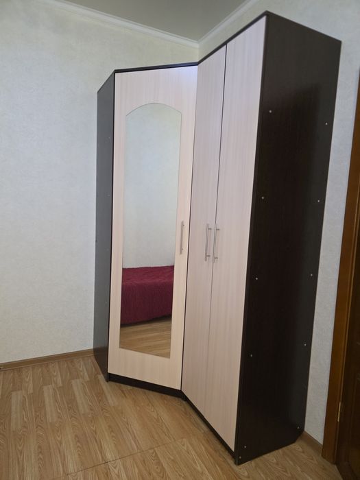 Продам угловой шкаф