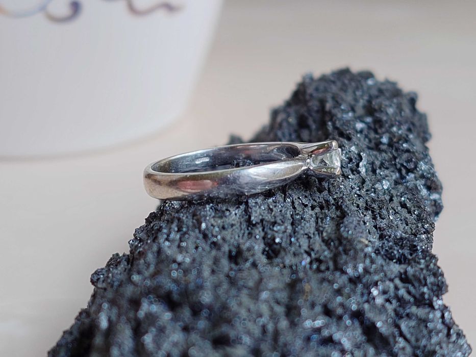 Inel de logodna din aur galben si alb de 18 k cu diamant natural