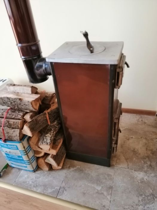 Продавам отоплителна печка на дърва
