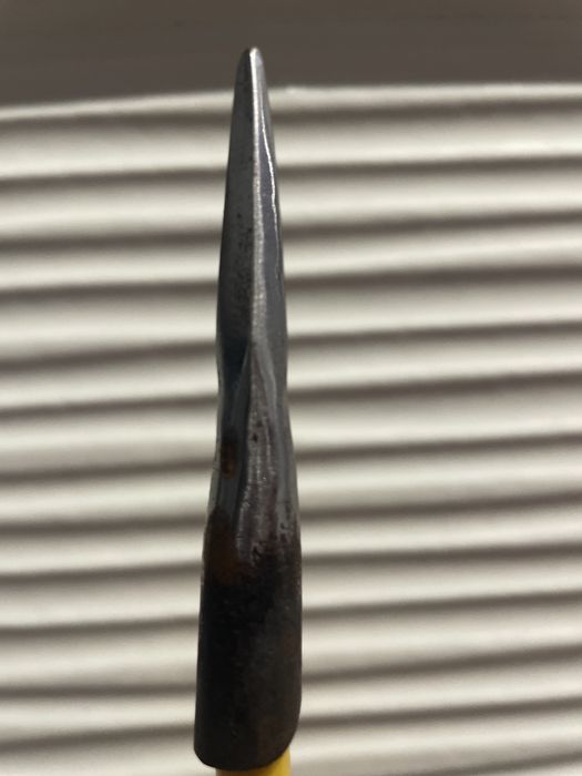 Vând  vârf de suliță !