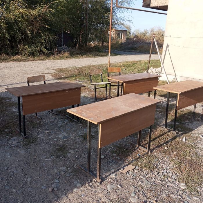 Парты школьные  в хорошем состояние
