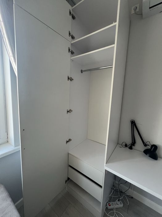 срочно продаю шкаф+стол