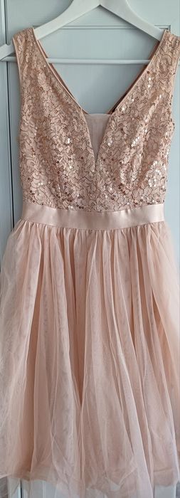 Дамска рокля в цвят шампанско