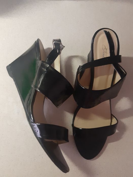 Дамски сандали лак