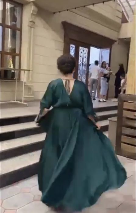 продам вечерние платья