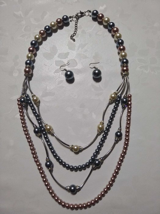 Дамски сет с обеци.